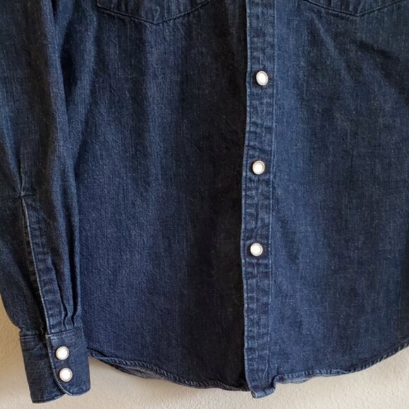 Levi's Classic Western Slim Fit Button Up Shirt - Picture 4 of 10